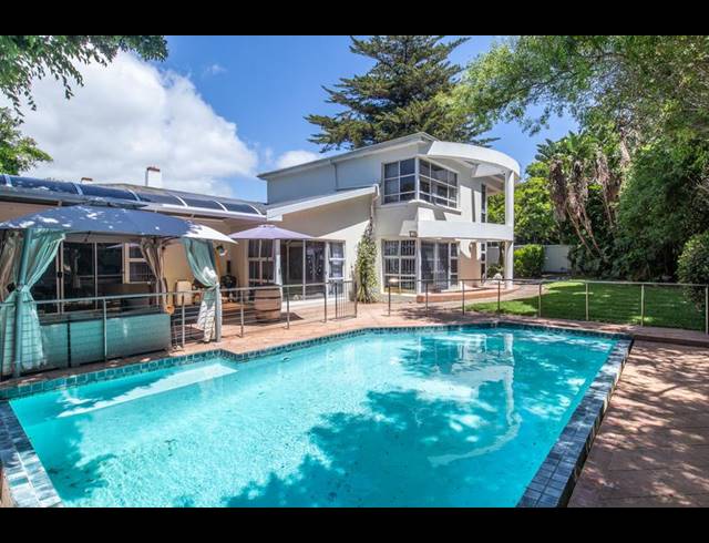 4 BEDROOM HOUSE FOR SALE IN CONSTANTIA